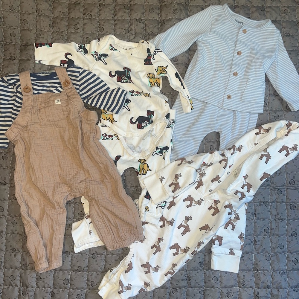 Set of 4 baby outfits size 3-6 months
